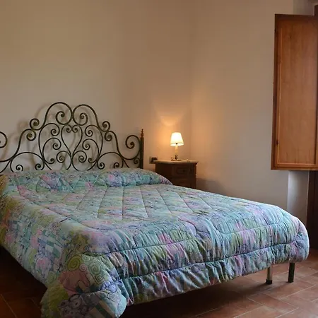Scappo In Umbria, La Cantinetta فيلة