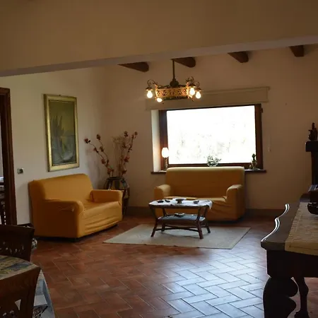 Scappo In Umbria, La Cantinetta فيلة