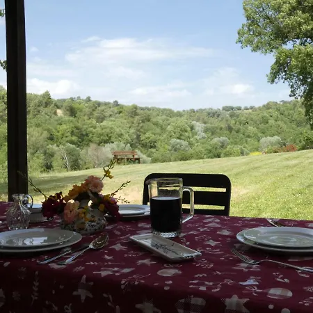 Scappo In Umbria, La Cantinetta فيلة